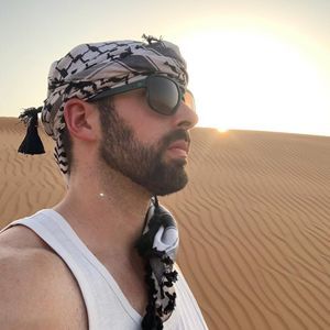 Meet your Posher, Levi